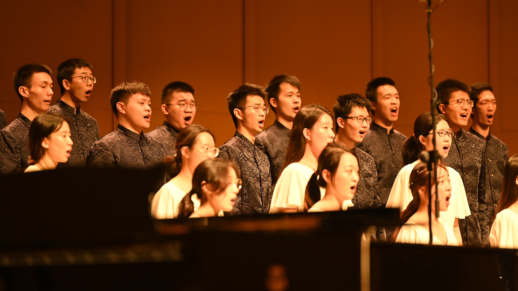 Siqi singing in Tsinghua Student Choir
